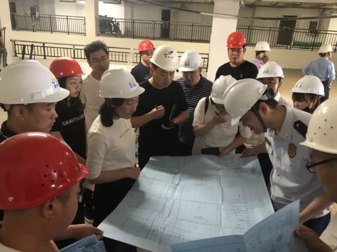 寿宁玻璃隔断大开间办公室设计喷淋头时，如何保证喷头不被玻璃隔断遮挡？