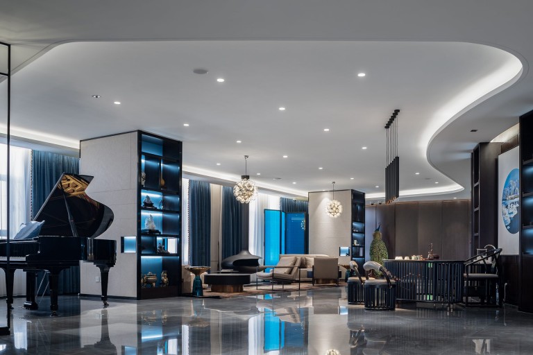 寿宁办公场所疏散走道玻璃的防火性能检测应由谁来执行？